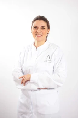 Colocación de pendientes, perforación del lóbulo de la oreja en Castellón. Servicio de Salud integra de Farmacia Latasa