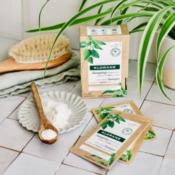 KLORANE CHAMPU MASCARILLA 2 EN 1 POLVO A LA ORTIGA Y A LA ARCILLA 8 SOBRES 3 G